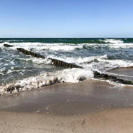 Semesterbostad Strandhaus Duenenwind Dierhagen